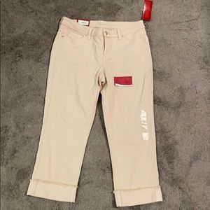 Jennifer Lopez size 6 capris